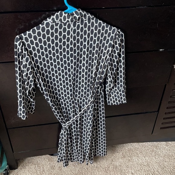 Laundry by Design black & white dress size 2P - Picture 2 of 2